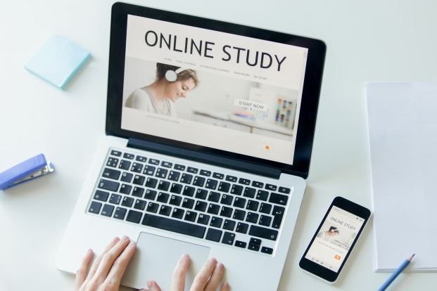A girl studying online