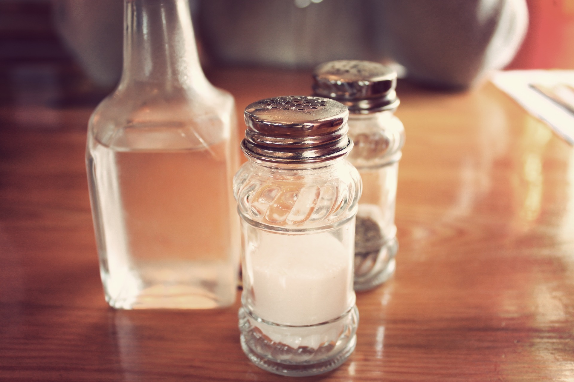salt pepper shakers vinegar table